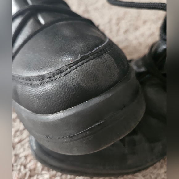 Black Sparkly Moon Boots - Trendy Winter Fashion - Picture 10 of 14